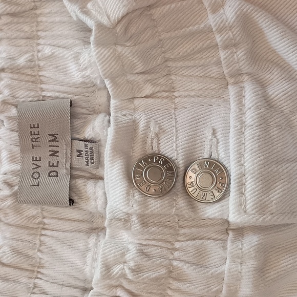 Love Tree White Denim Frayed Hem Shorts - Picture 3 of 4